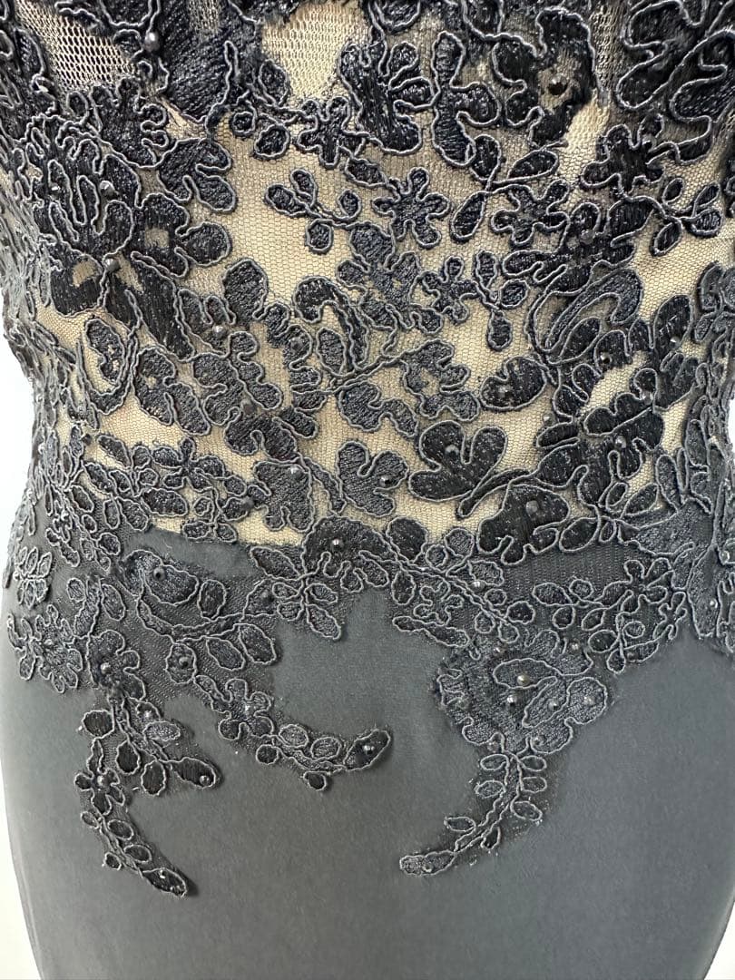 黒のレース装飾フィット＆フレアドレス