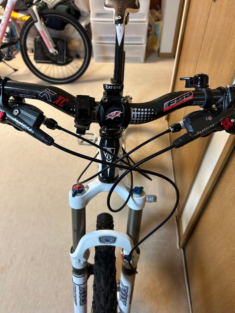 トレック　フューエルEX9マウンテンバイク ホワイト／レッド26インチ