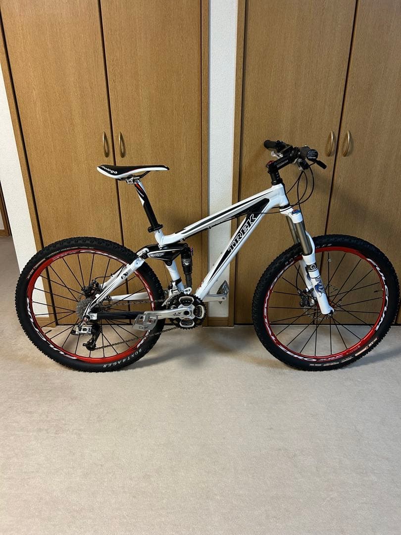 トレック　フューエルEX9マウンテンバイク ホワイト／レッド26インチ