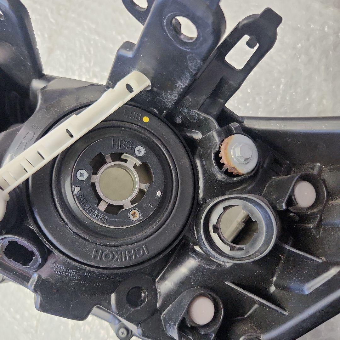 トヨタ　ヴァンガード　ACA33W　 純正　HID　右　ヘッドライト