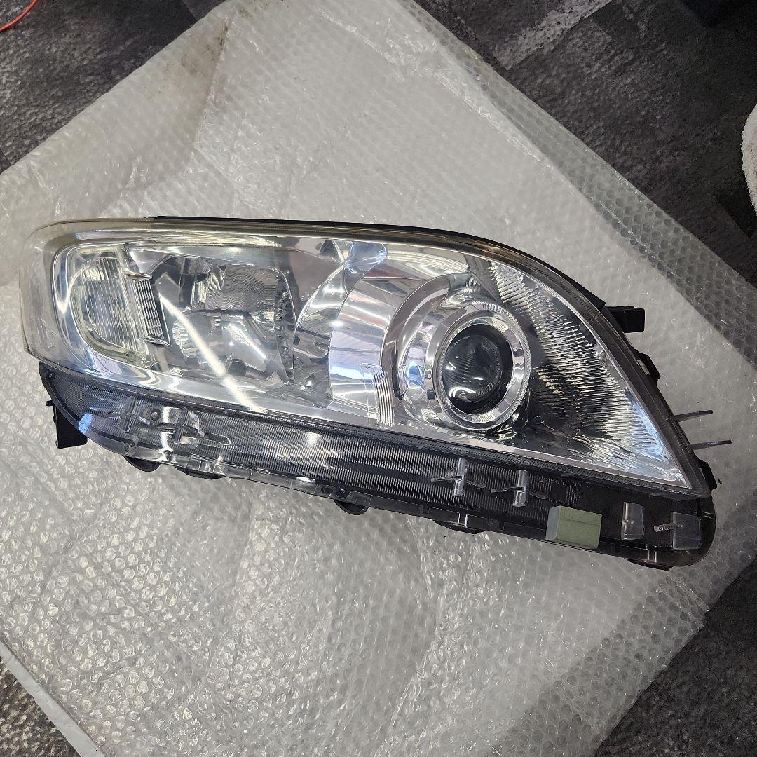 トヨタ　ヴァンガード　ACA33W　 純正　HID　右　ヘッドライト
