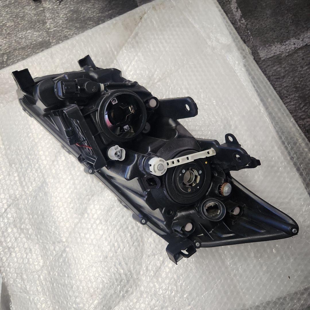 トヨタ　ヴァンガード　ACA33W　 純正　HID　右　ヘッドライト