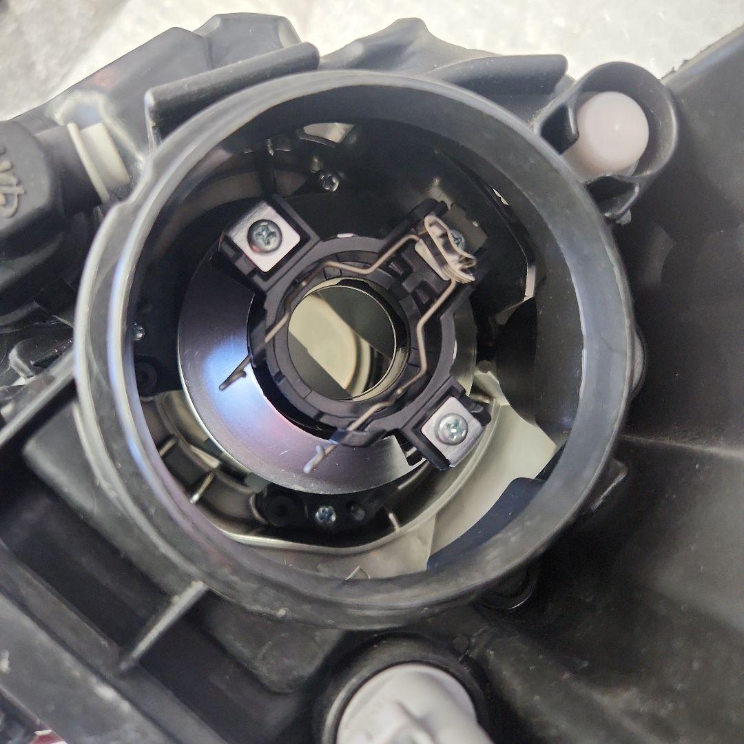 トヨタ　ヴァンガード　ACA33W　 純正　HID　右　ヘッドライト