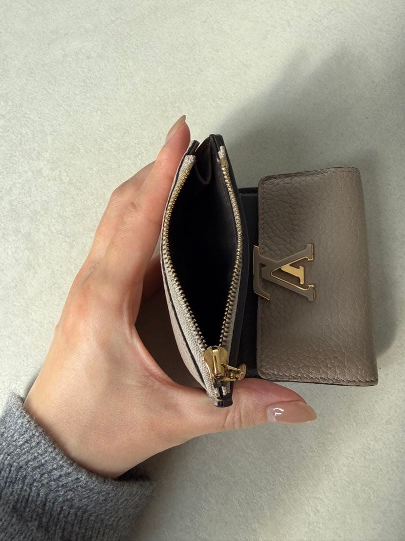 【人気】Louis Vuitton カプシーヌ　ベージュ 三つ折り財布