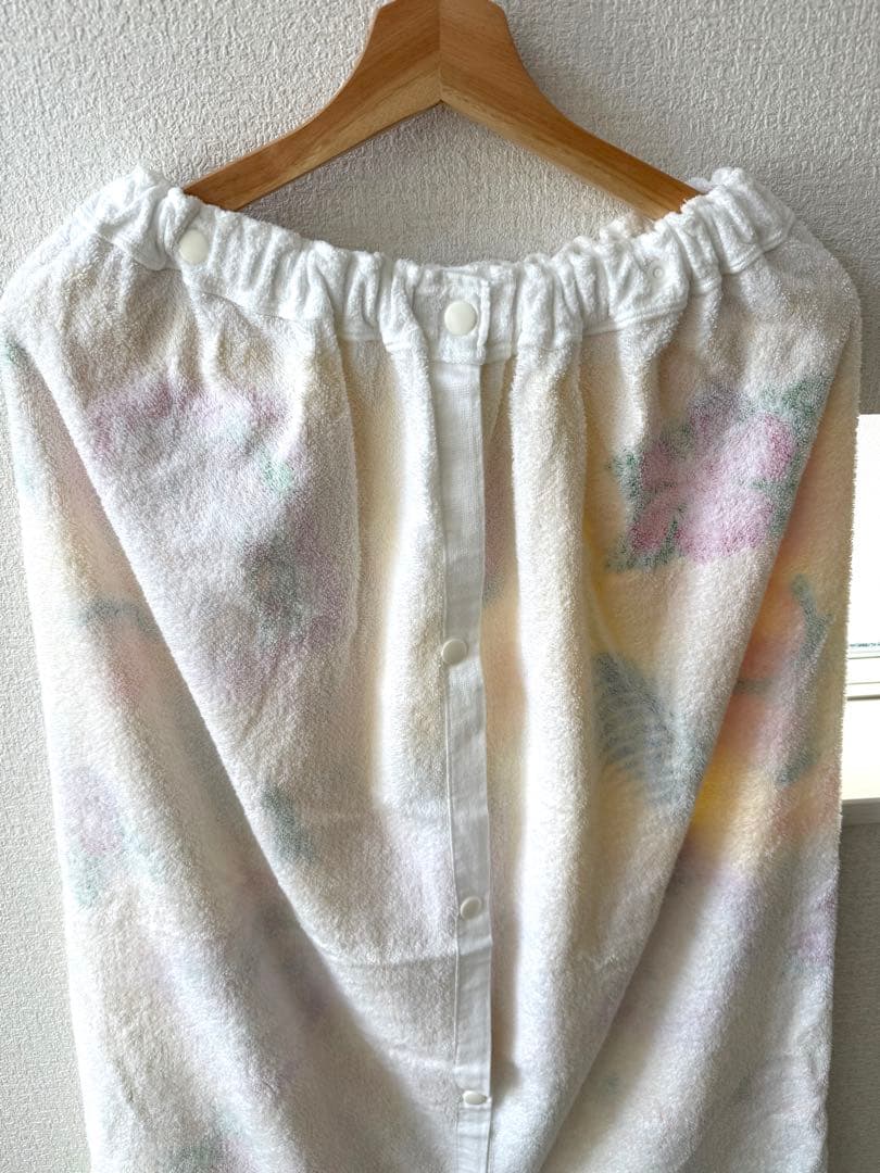 美品　サンリオ　ハローキティ⭐︎トロピカル⭐︎ フルーツ　ハイビスカス　ラップタオル