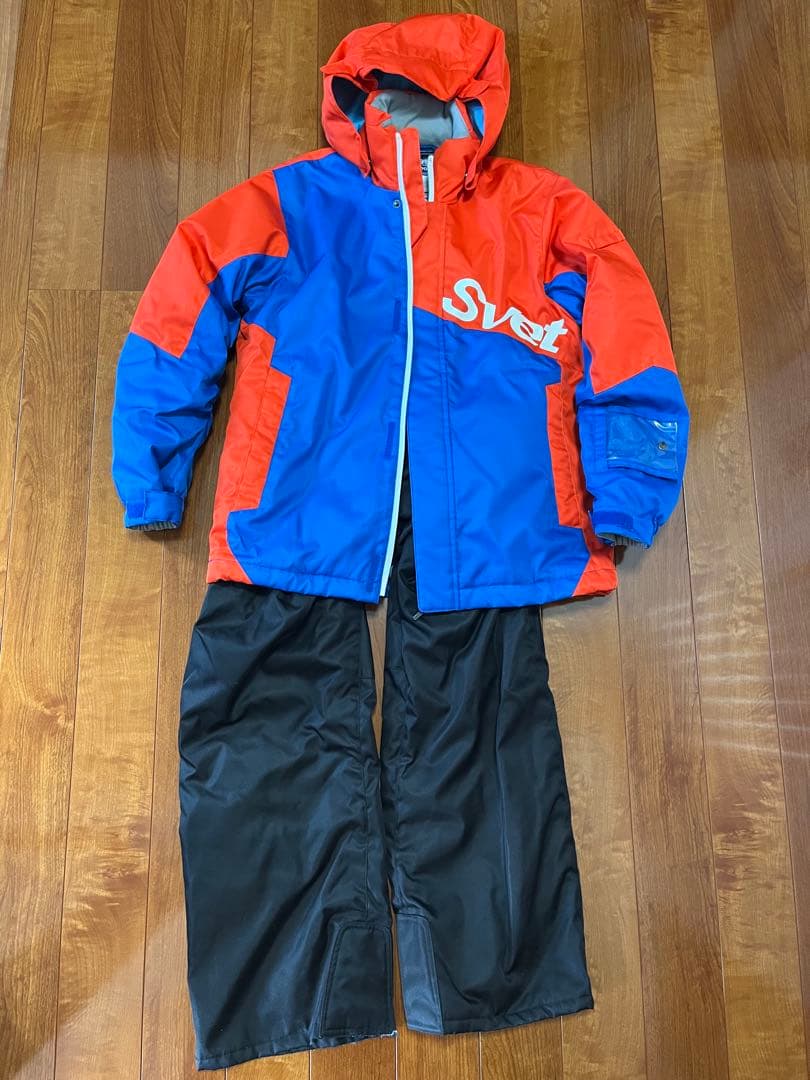 本日限定値下げ❗️美品❣️SＶＥＴ　ＯＮYＯＮＥ　スキーウェア 上下セット160㎝