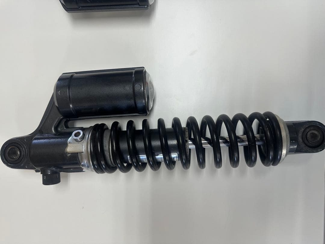 ゼファー400の純正サスです