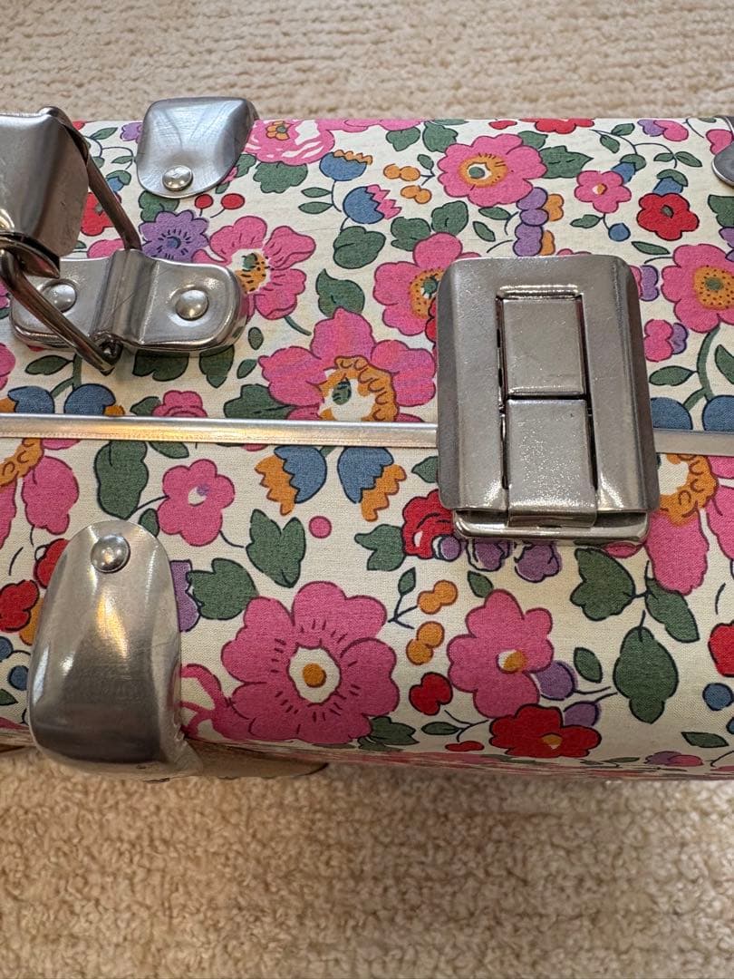 未使用品 リバティ トランク caramel リバティ柄クッション付き