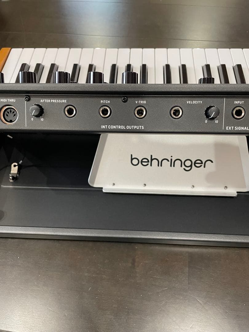 ベリンガー poly d BEHRINGER POLY D