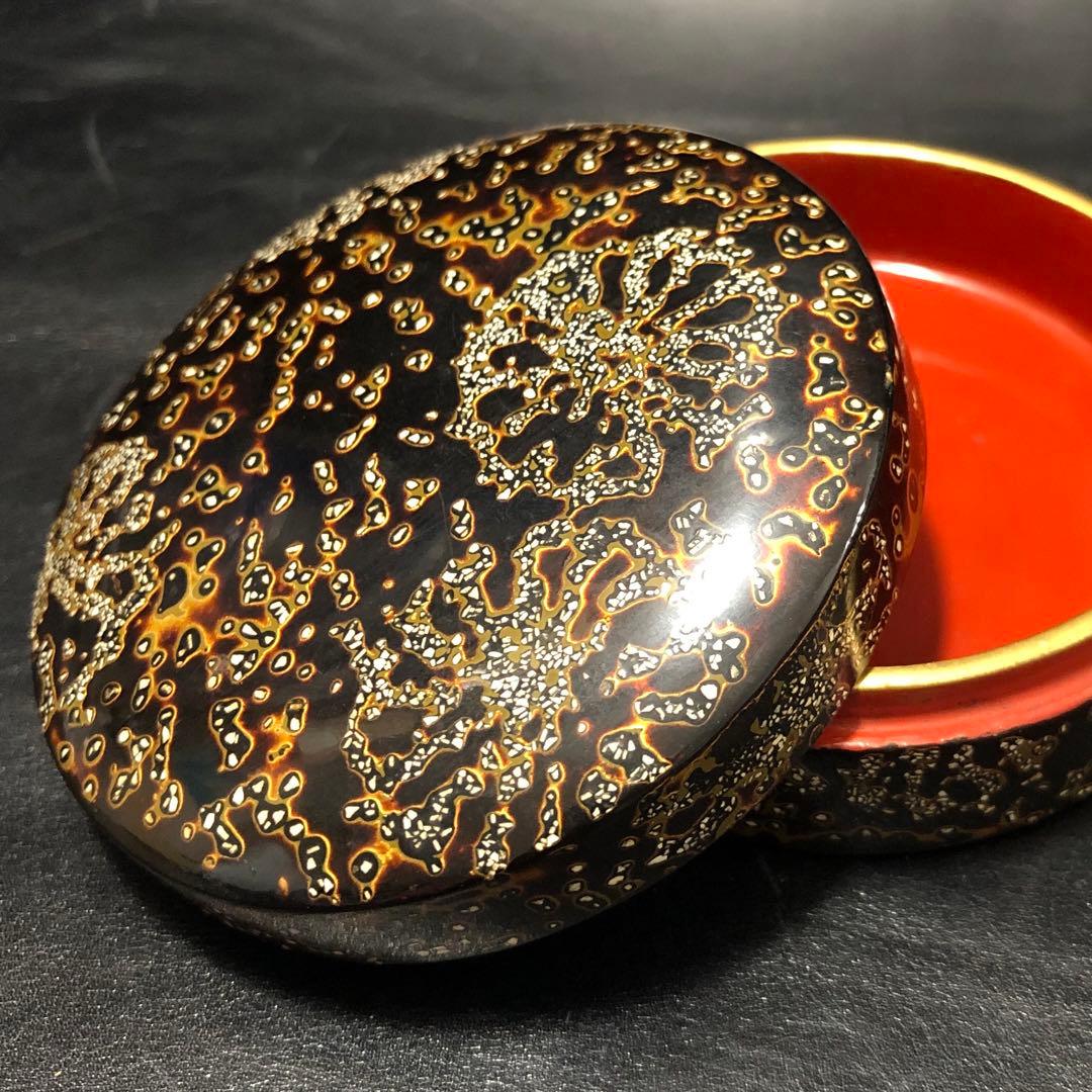 究極の美◼️蔵から夜空一面に美しい花火のような見事な漆塗りの香壺？入れ物が出て来た