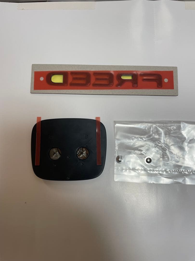 プレル　新型フリードのフロントグリル、ブラックエンブレムの一括販売