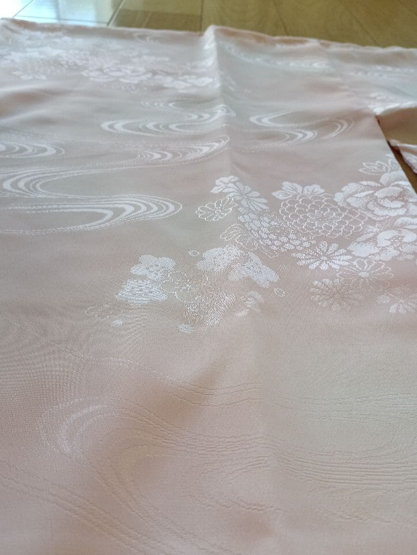 くりもも【美品】朱色の孔雀柄の振袖、長襦袢、帯、帯締セット　クリーニング済