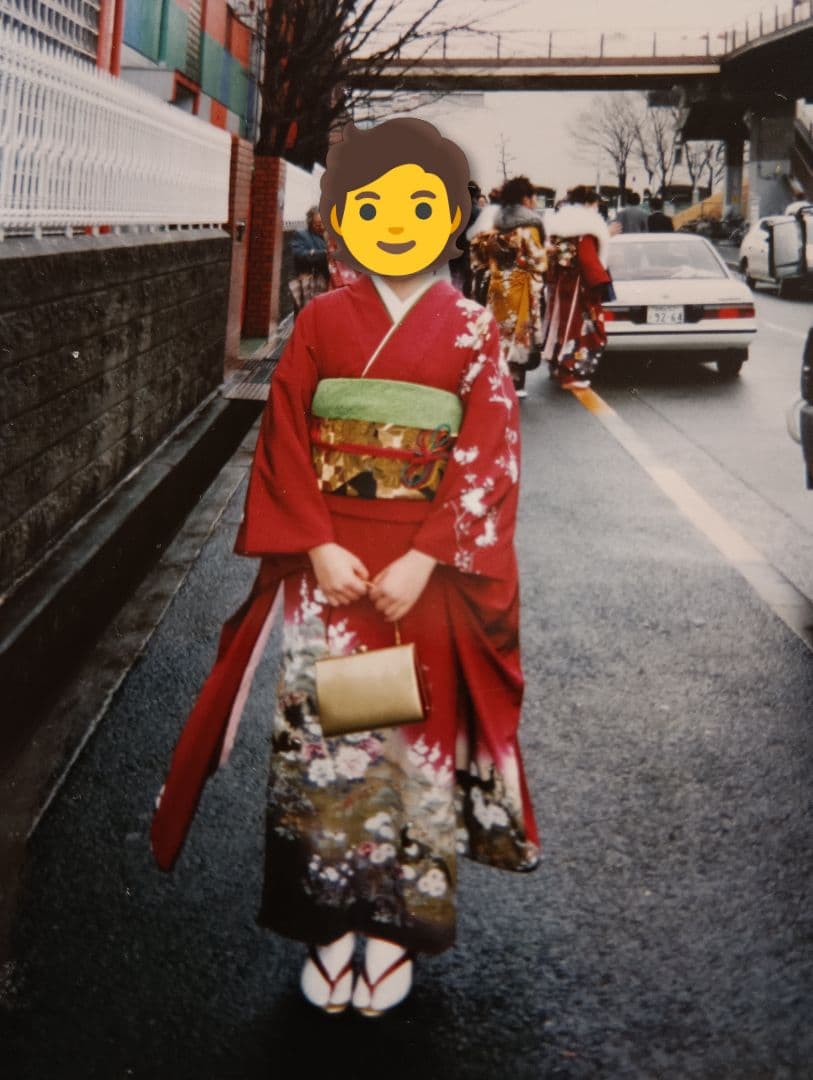 くりもも【美品】朱色の孔雀柄の振袖、長襦袢、帯、帯締セット　クリーニング済