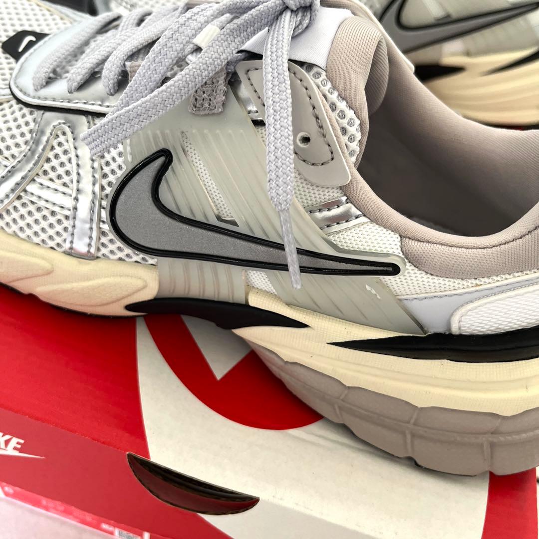 【未使用】NIKE スニーカー ウィメンズ V2K ラン