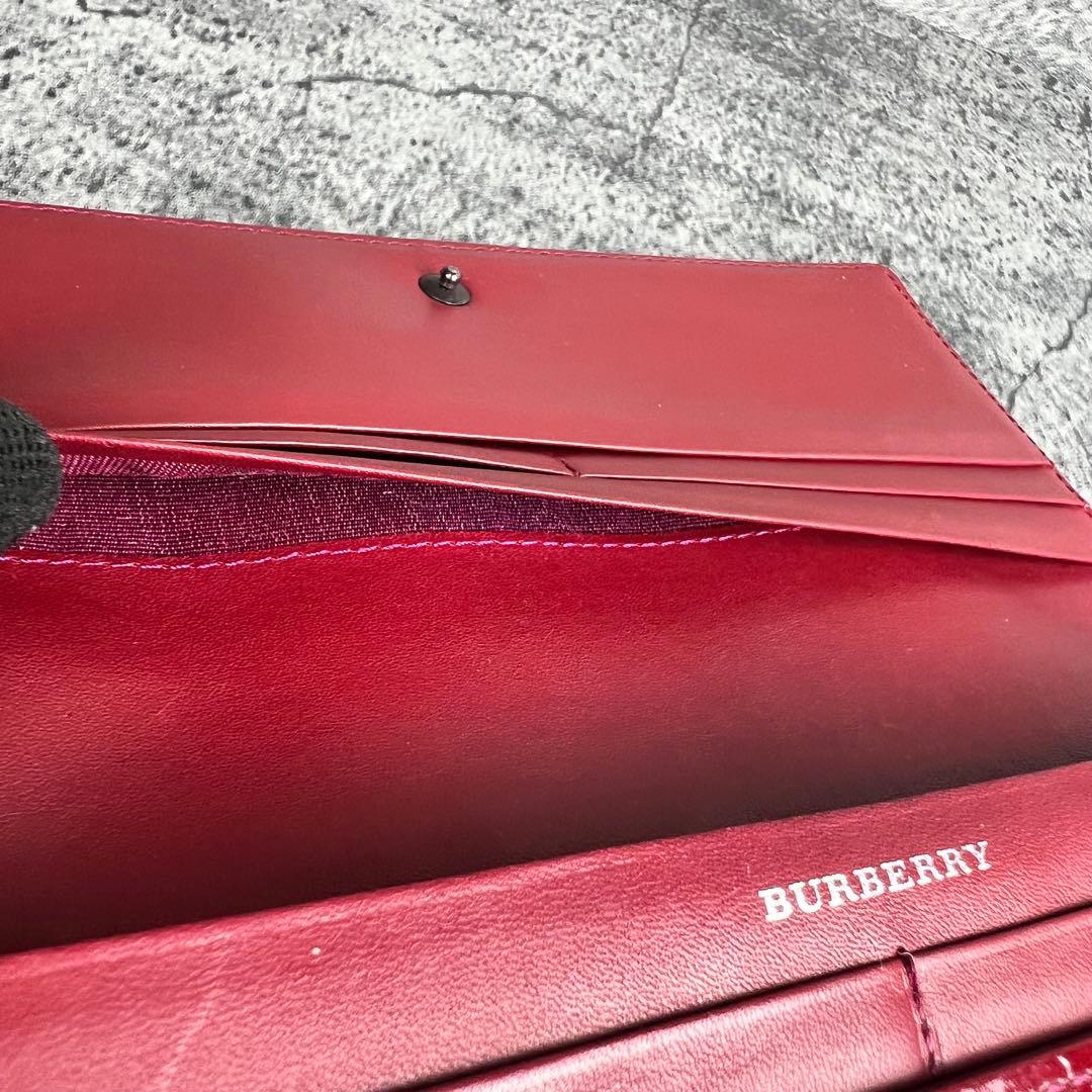 BURBERRY パテントレザー 型押し 二つ折り長財布 レッド