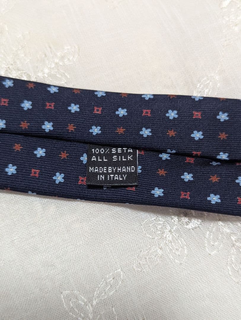 新品未使用★マリネッラ　ネイビー　小紋柄　セッテピエゲ　シルクタイ