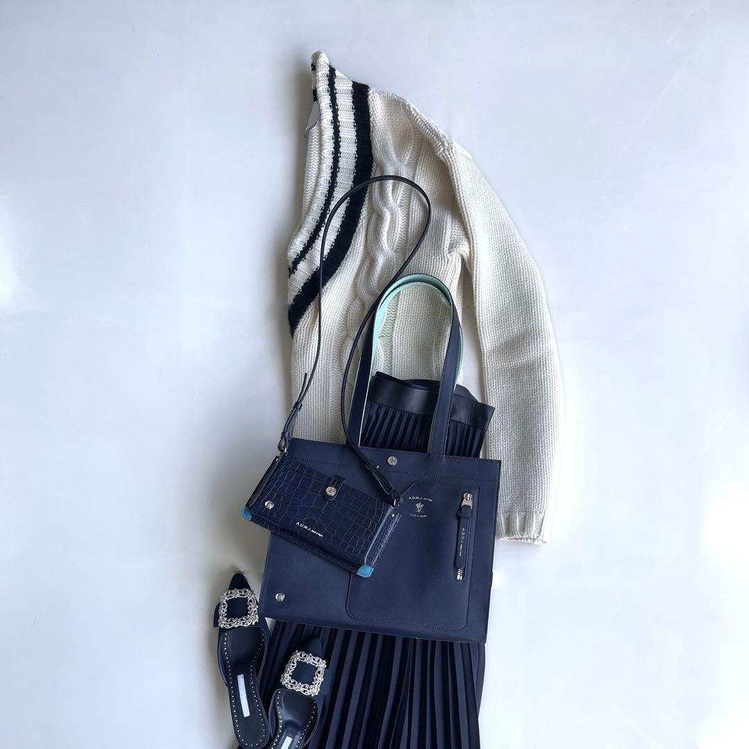 【極美品】 ADMJ 牛革クロコダイル型押し スマホポシェット