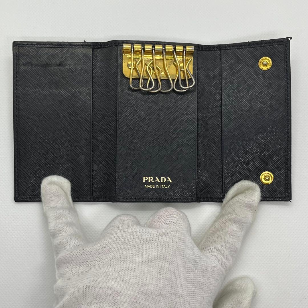 最高峰✨ プラダ キーケース 6連 サフィアーノ レザー 三角プレート　ブラック
