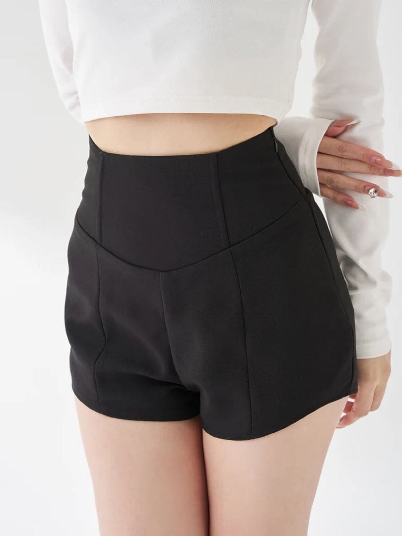 新品タグ付 ダーリッチ ブラック 美シルエットショートパンツ フリー