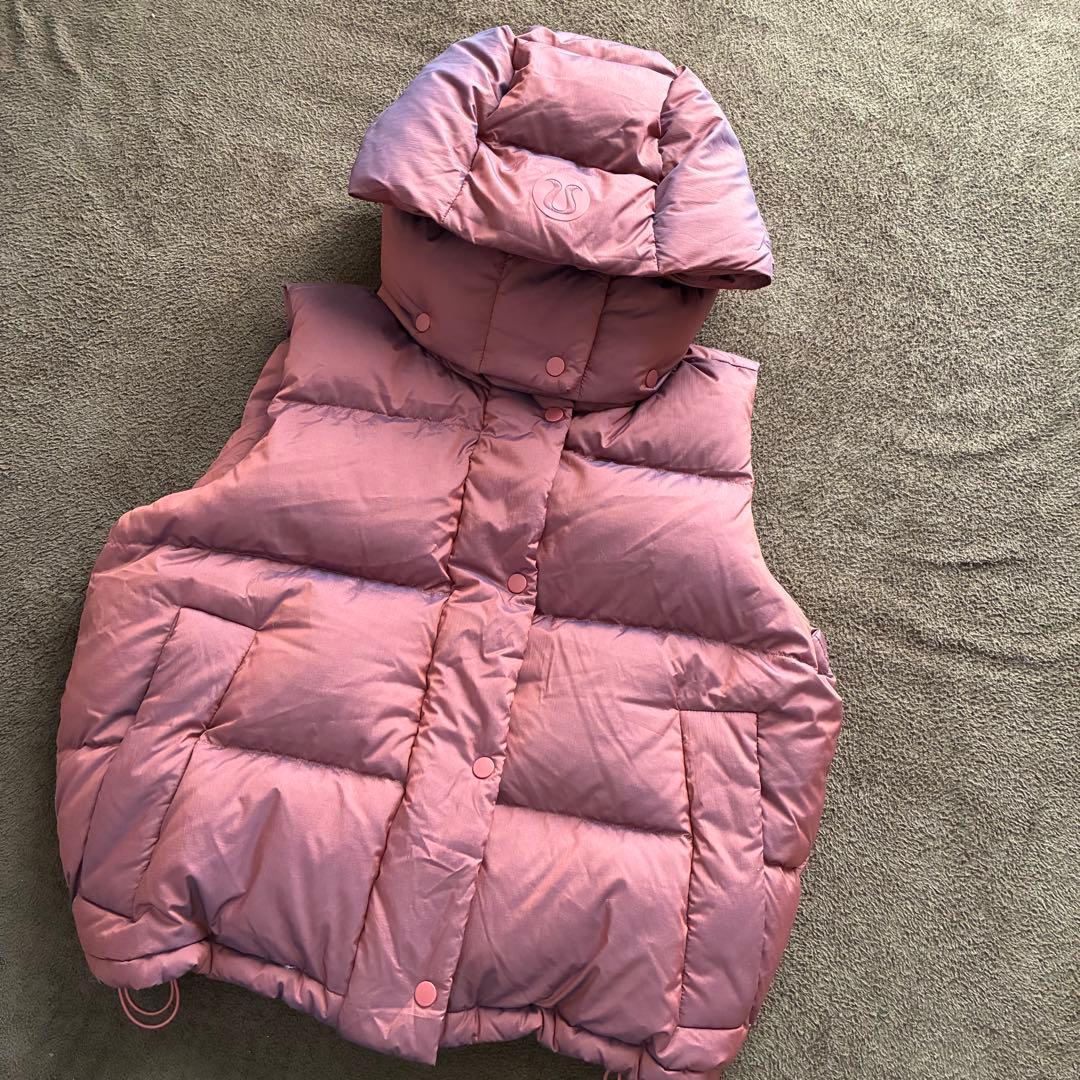 lululemon クロップド フード付き ダウンベスト 取り外し可