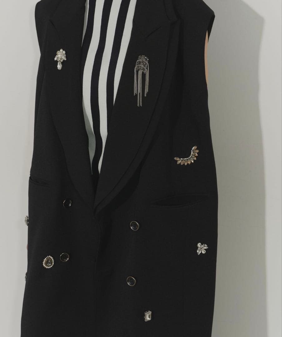 Chris TROIS. Collected Bijoux vest②