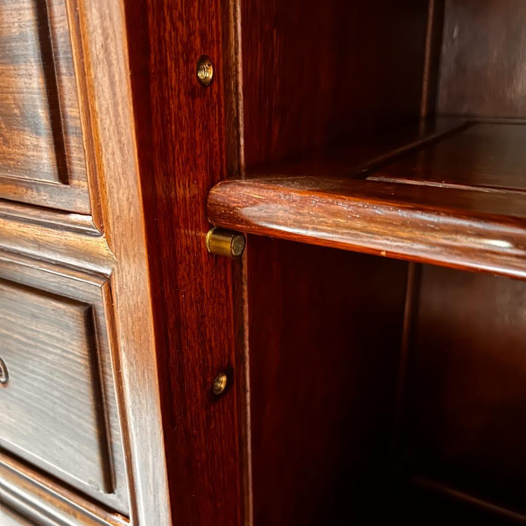 アンティーク調 天然木サイドボード 両開き扉 猫脚 チェスト 引き出し