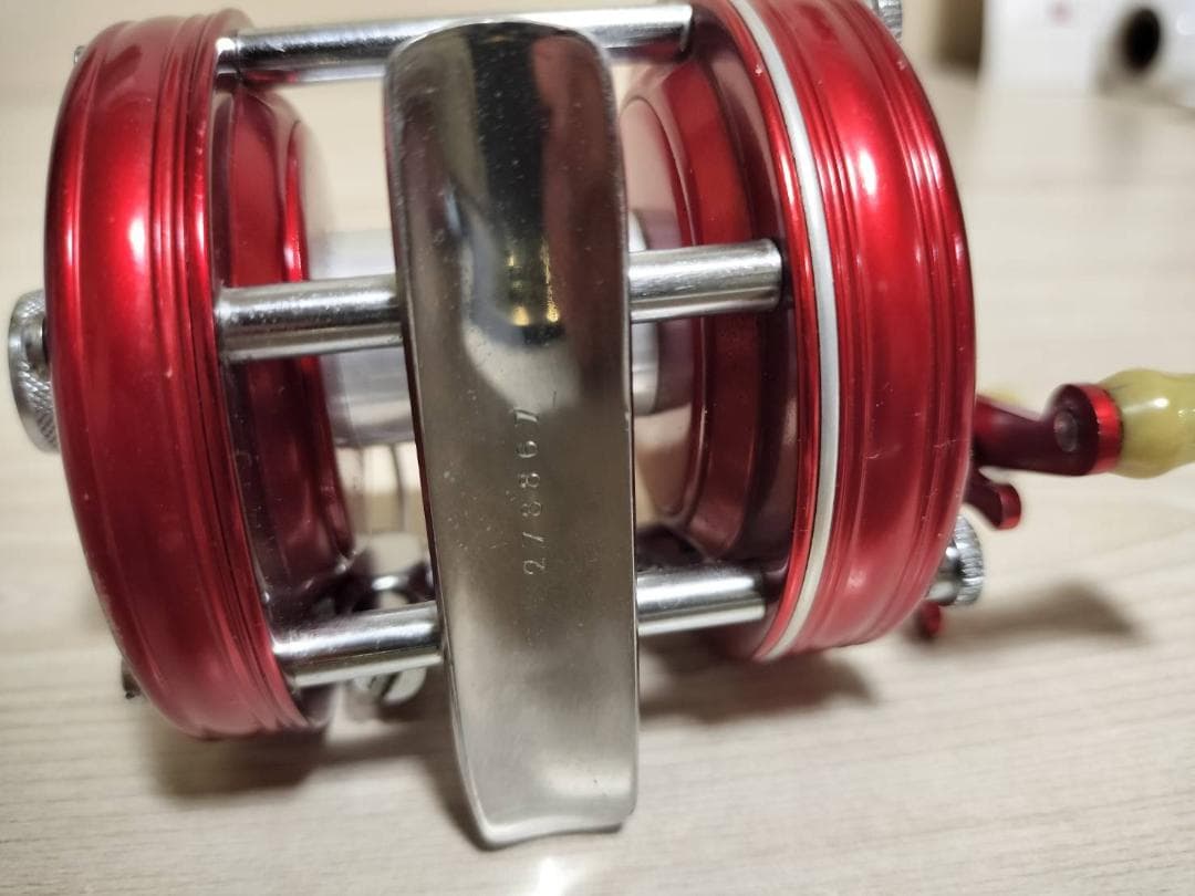 ◇アブガルシア　アンバサダー5000　ビンテージ　リール 　レッド