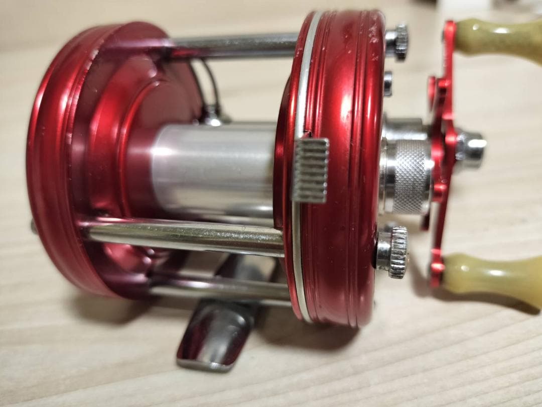 ◇アブガルシア　アンバサダー5000　ビンテージ　リール 　レッド