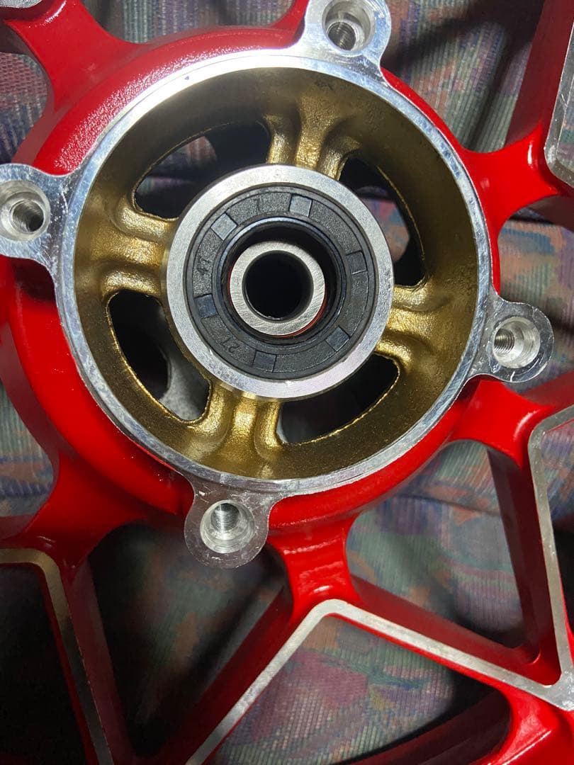 ゼファーχ 未使用タイヤ付き　ブリジストン　バトラックス　ベアリング打ち替え済み