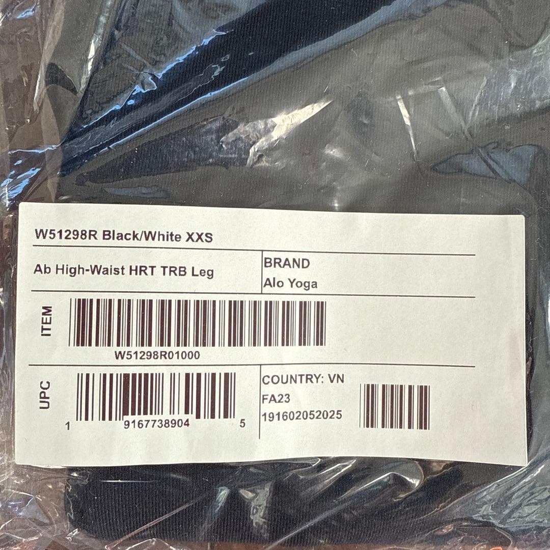 aloレギンス新品未開封Heart Throb LeggingブラックXXS