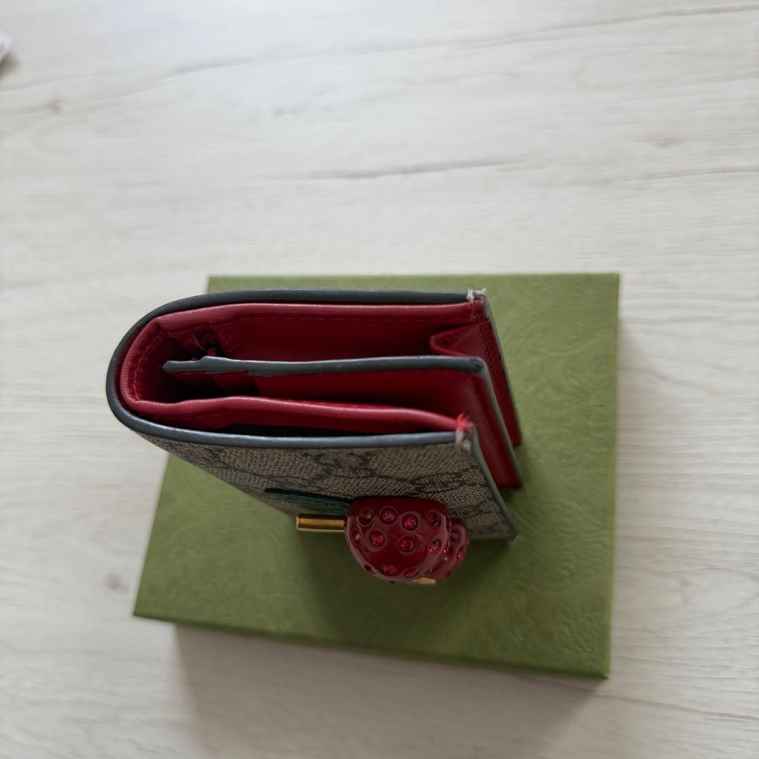 ば*に様 GUCCI グッチ 財布 二つ折り財布 チェリー装飾 さくらんぼ