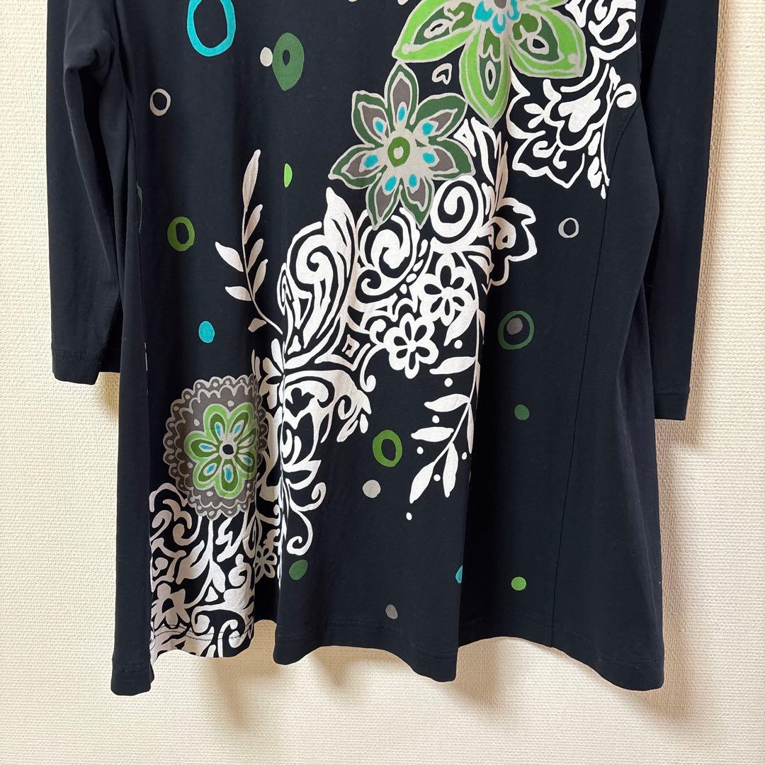 『美品』⭐️トクコプルミエヴォル⭐️黒地にシースルーハイネック素敵な花柄チュニック❣️