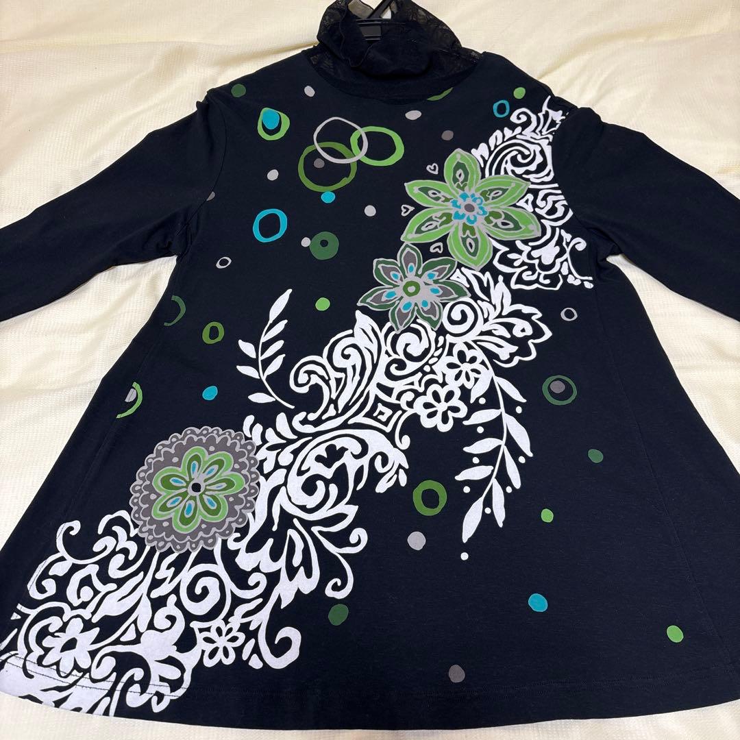 『美品』⭐️トクコプルミエヴォル⭐️黒地にシースルーハイネック素敵な花柄チュニック❣️