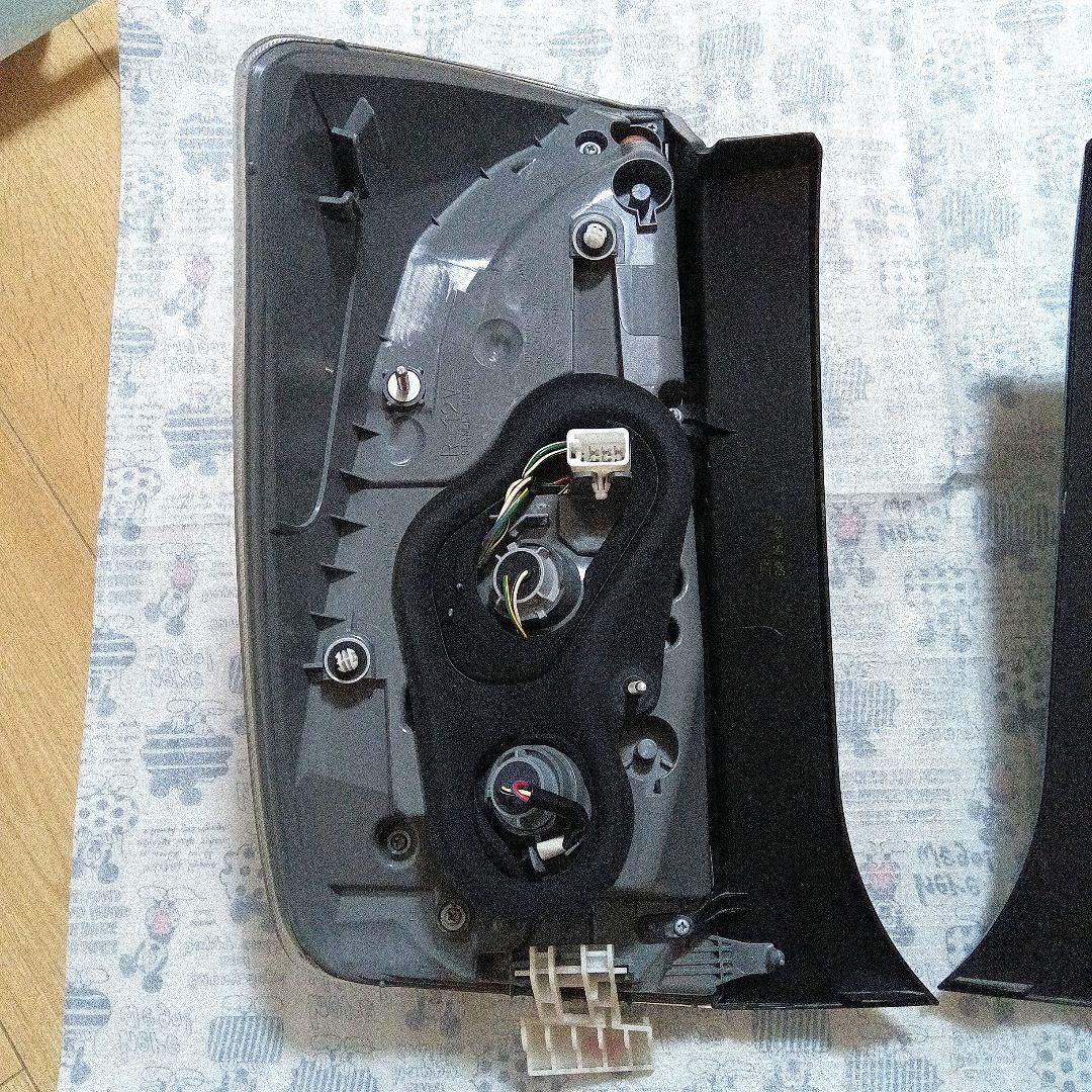 30プリウス後期　純正テールランプ左右セット　送料込み