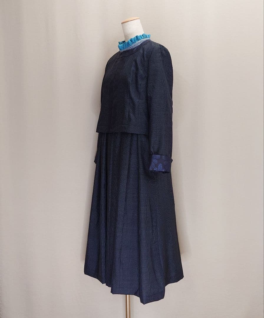 着物リメイク フリルカラーのプリーツワンピースと配色ジャケット