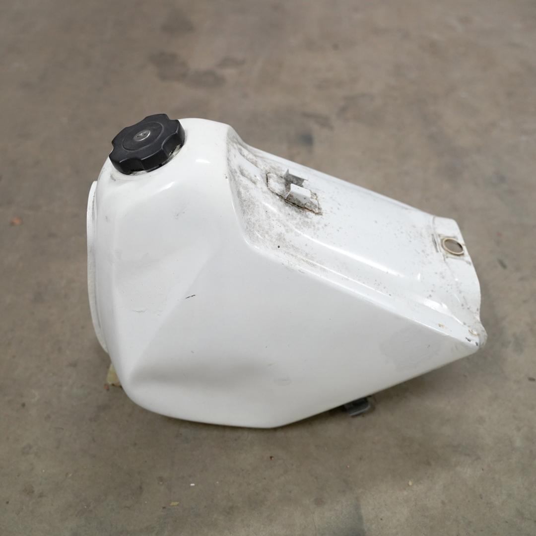 YAMAHA ヤマハ TT250R ガソリンタンク　無地　ホワイト　鍵付き