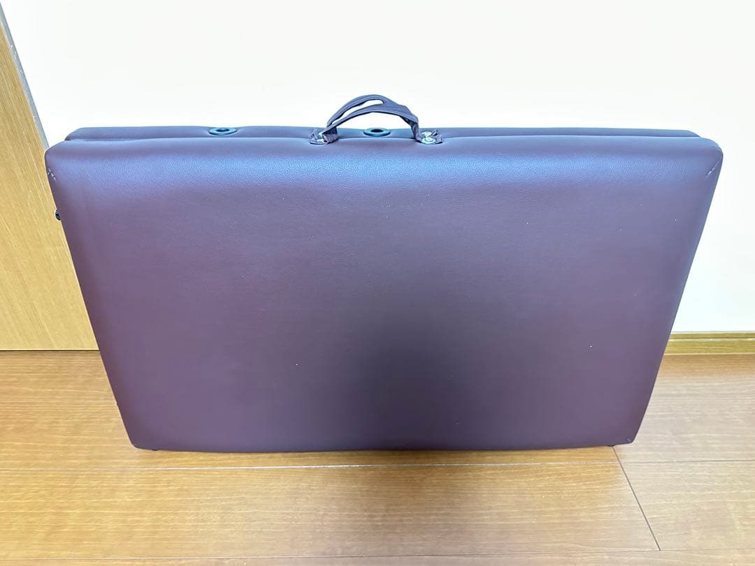エステ　折りたたみ式施術ベッド