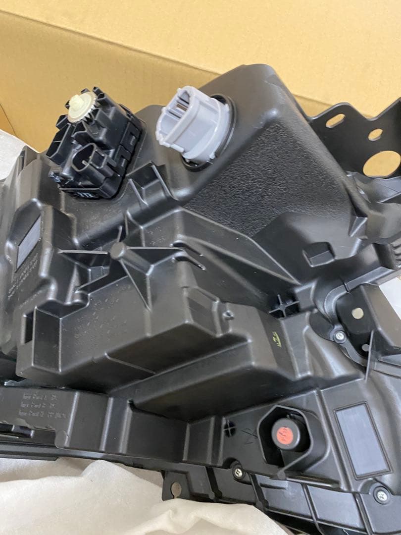 日産 サクラ B6AW 左ライト LED KOITO 100-2378H