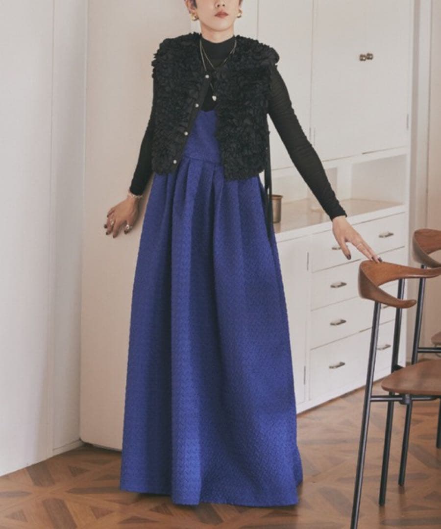 【本日限定価格】PERNA スクエアフリルベスト