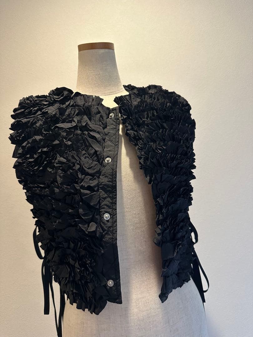 【本日限定価格】PERNA スクエアフリルベスト