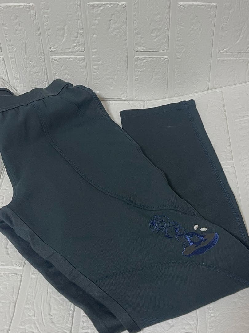 【新品タグ付き】アルベロベロストレッチ細見えパンツブタさん刺繍　ジュエルSサイズ