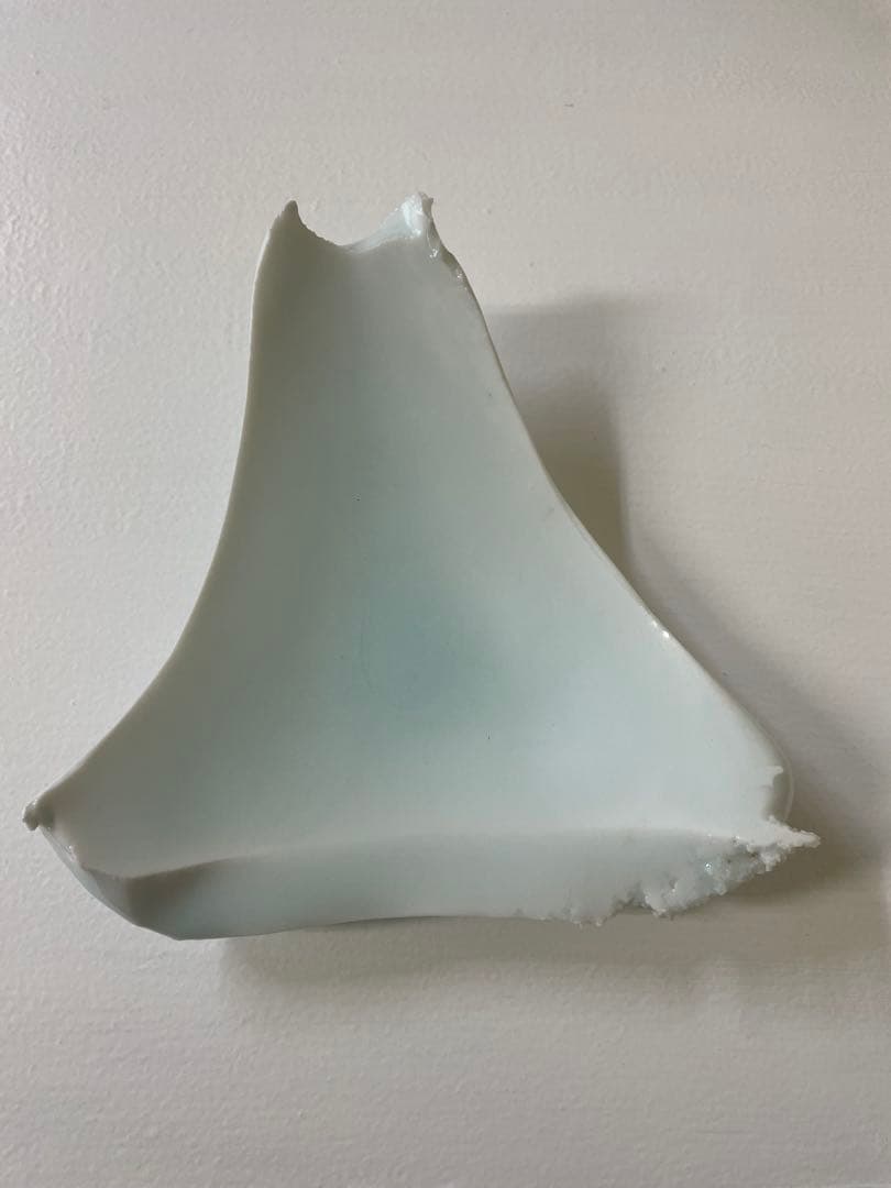 加藤委作品　青白磁三角皿