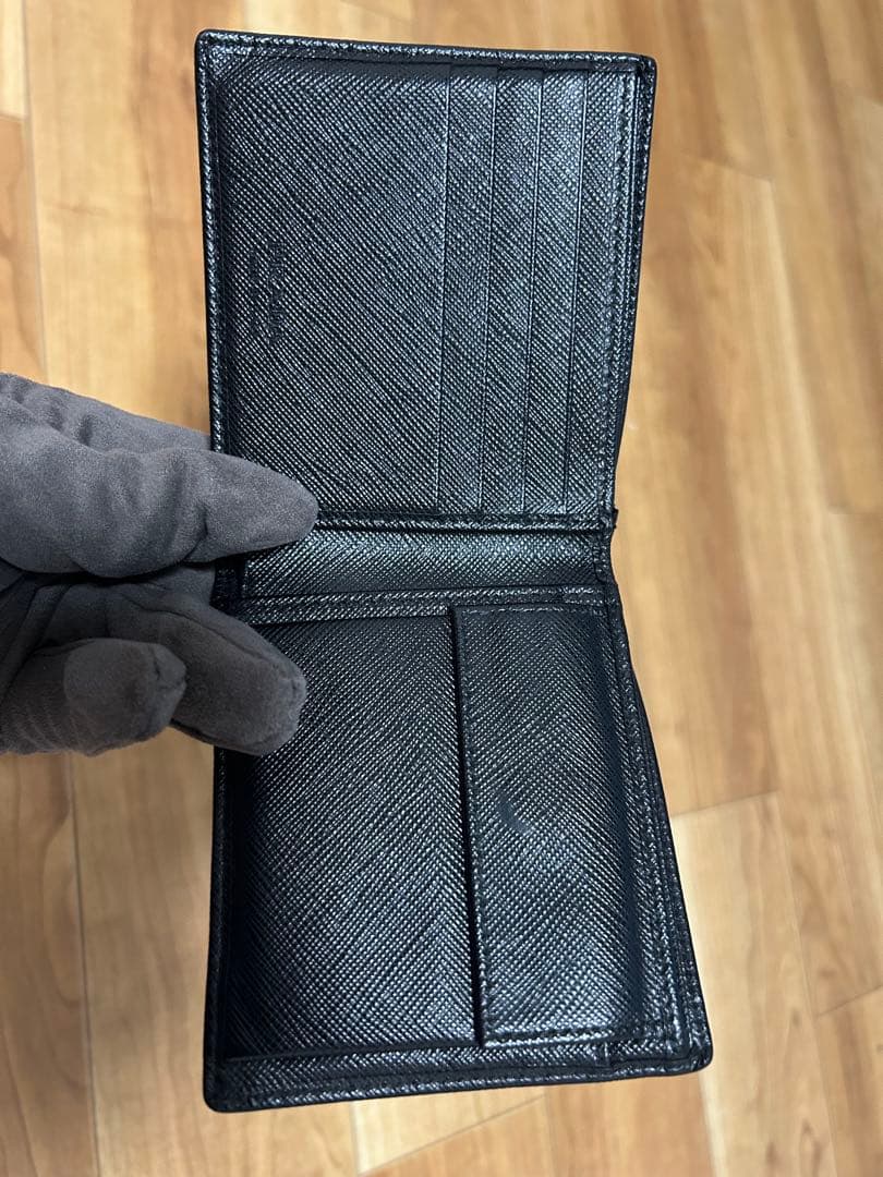 PRADA 二つ折り財布 サフィアーノレザー 三角ロゴ 黒