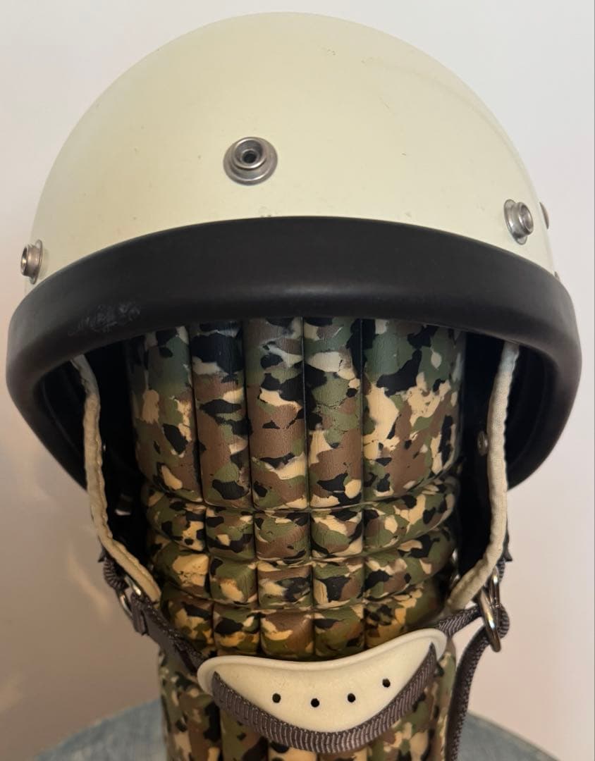 OCEAN BEETLE PTRアイボリーヘルメット