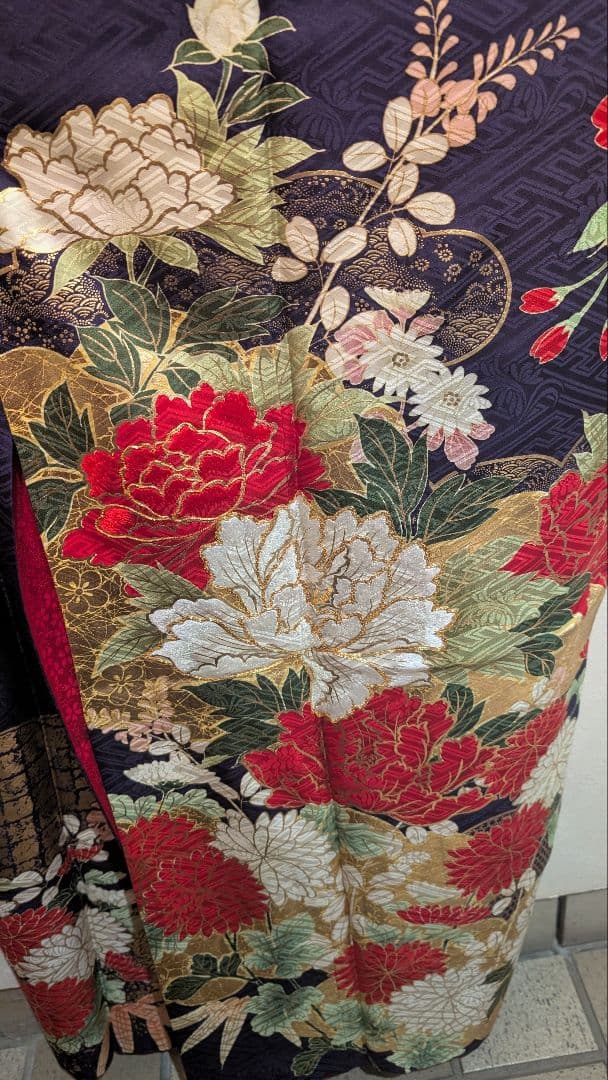 【美品】豪華な赤と白の花柄のおめでたい 振袖•Ｌサイズ