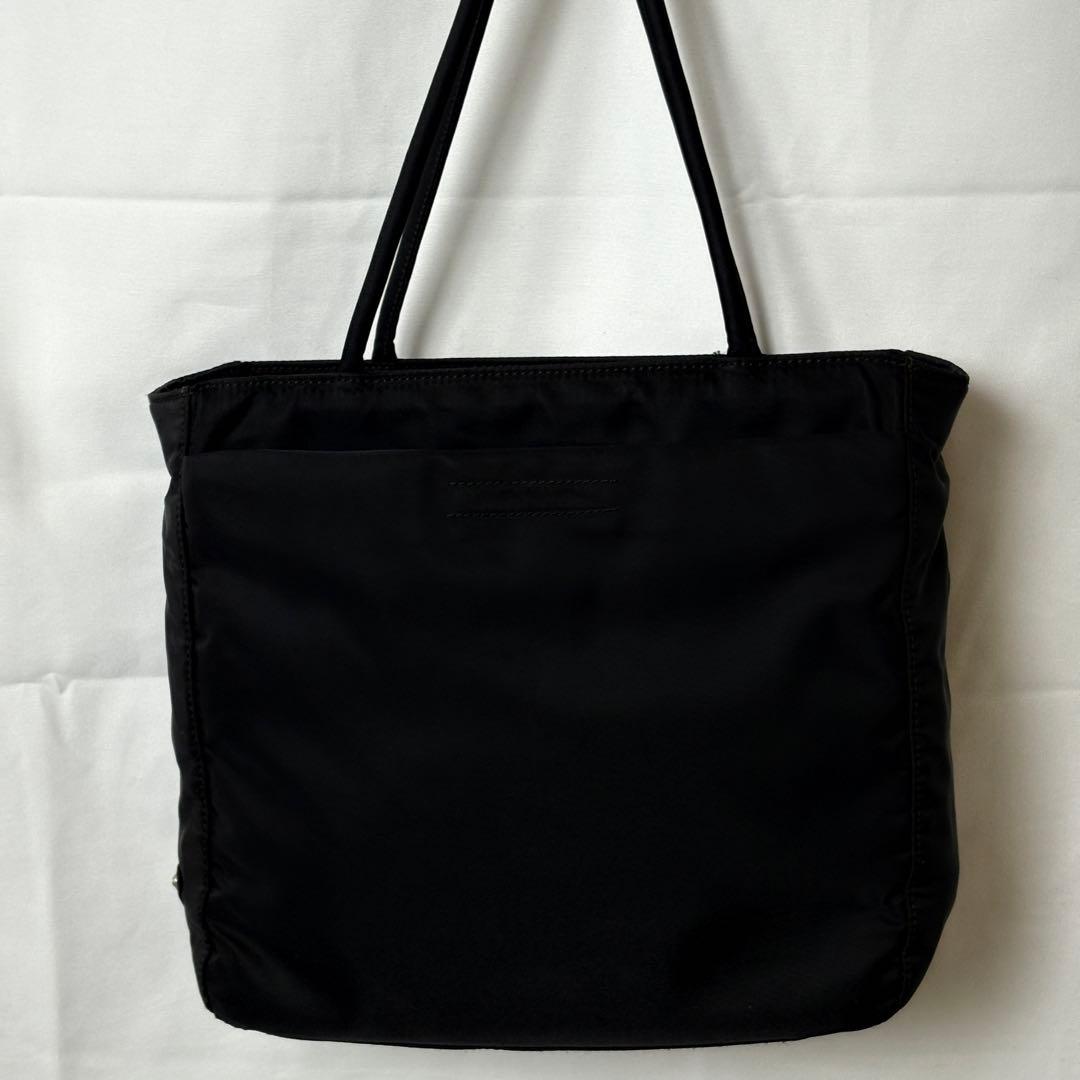 PRADAナイロン テスーB8489定番バッグ ブラック ロゴプレート 軽量