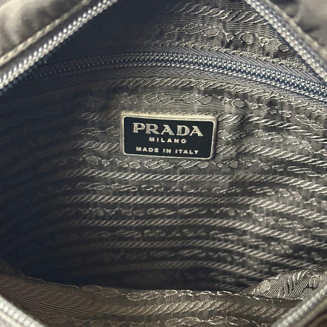 PRADAナイロン テスーB8489定番バッグ ブラック ロゴプレート 軽量