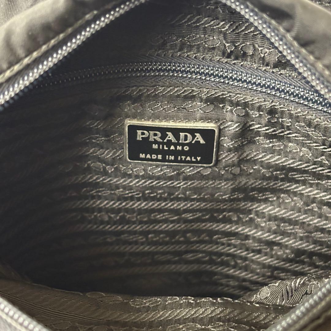 PRADAナイロン テスーB8489定番バッグ ブラック ロゴプレート 軽量