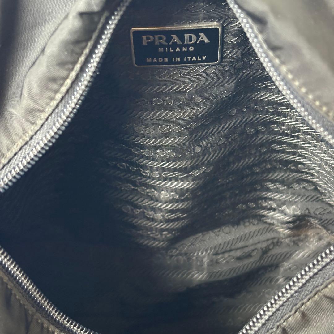 PRADAナイロン テスーB8489定番バッグ ブラック ロゴプレート 軽量