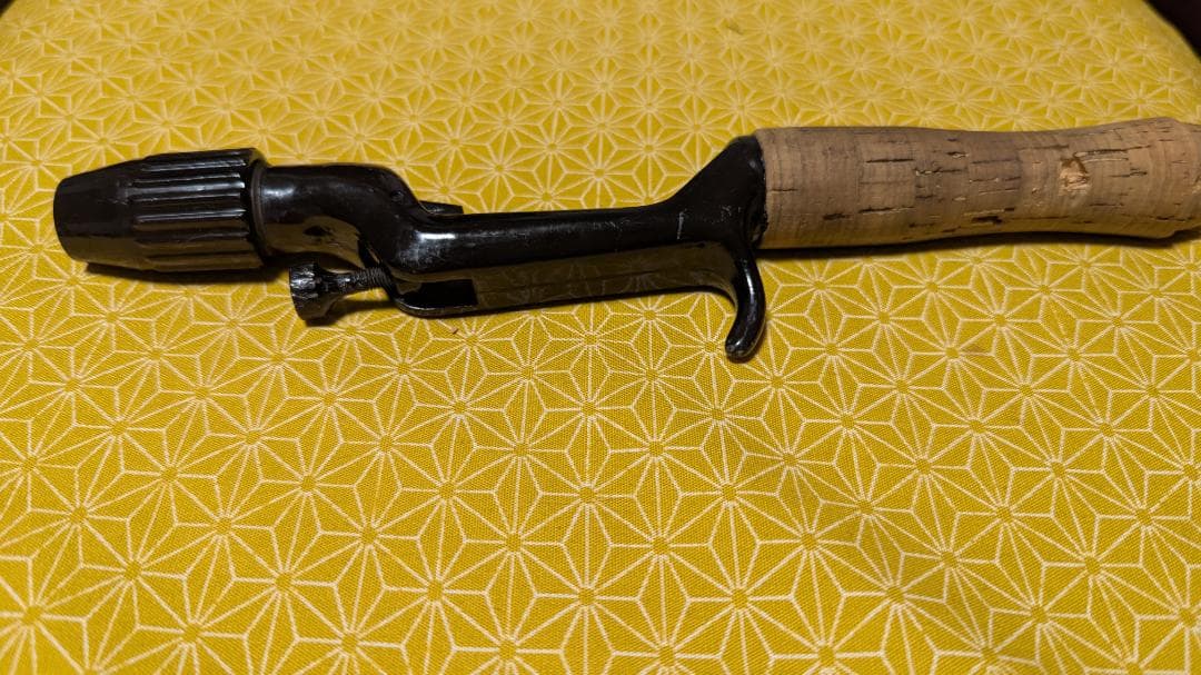 ベイトリール 黒とシルバー